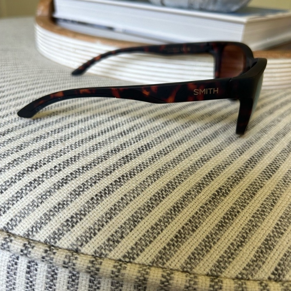 SMITH Brown Wayfarer Sunglasses Classic Design